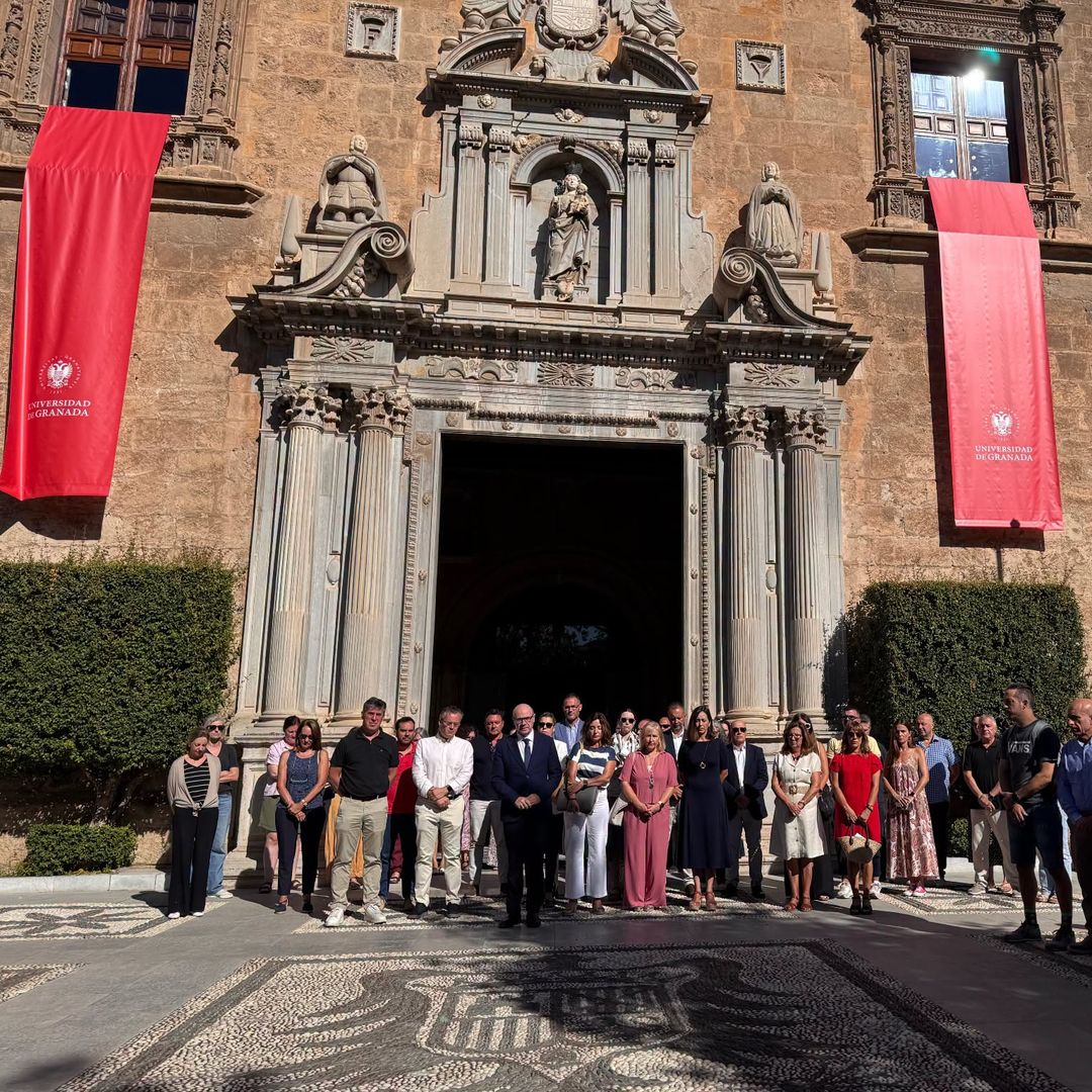 Personal de la Universidad de Granada, en España, guardó un minuto de silencio por la muerte de Claudia Tacoronte.